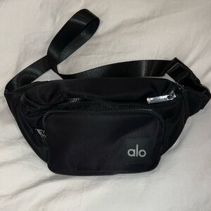 Alo fanny pack in - Gem